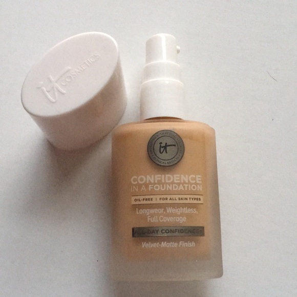 2 bottles it cosmetics confidence in a foundation, NIB - Picture 1 of 4